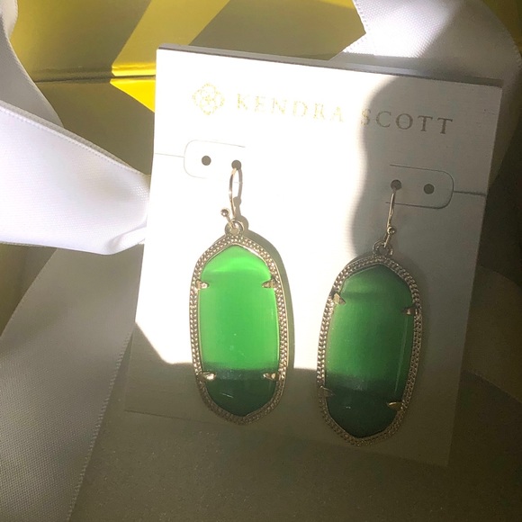 NWOT Kendra Scott RARE & Retired Elle Earrings Peridot & Yellow Gold Very HTF! - Picture 6 of 8